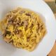 Piatti di tagliolini ai funghi